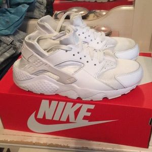 Nike hirache woman’s SOLD